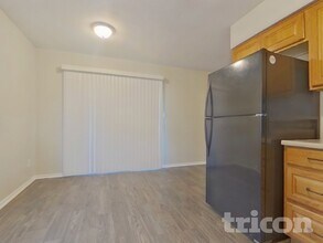 3607 N 87th Ave in Phoenix, AZ - Building Photo - Building Photo