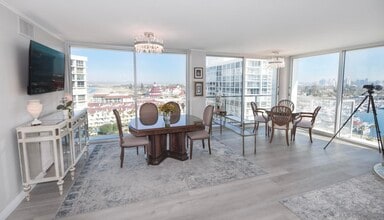 1730 Avenida Del Mundo in Coronado, CA - Building Photo - Building Photo