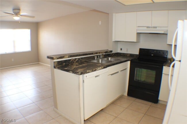 4009 SE 11th Ave in Cape Coral, FL - Building Photo - Building Photo