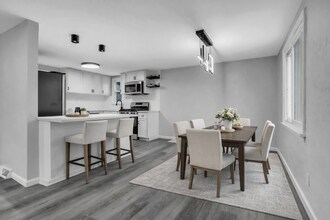 1209 Cloverfield Dr in Pittsburgh, PA - Building Photo - Building Photo