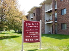 BriarPark Apartments in Omaha, NE - Building Photo - Building Photo