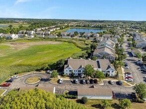 1303 Silverstone Dr, Unit 1303 Silverstone in Carpentersville, IL - Foto de edificio - Building Photo