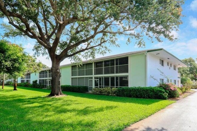 2 Westwood Ave in Jupiter, FL - Building Photo - Building Photo