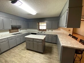 5524 Lakefront Dr in Tupelo, MS - Foto de edificio - Building Photo