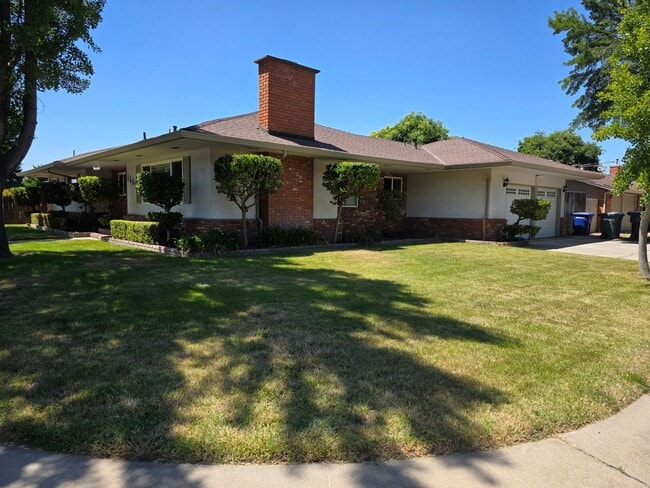 1609 Barkwood Dr in Modesto, CA - Building Photo - Building Photo