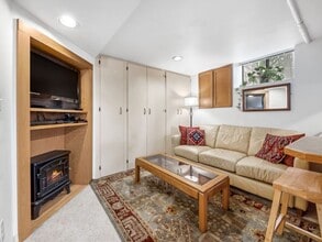 17600 Sylvester Rd SW in Seattle, WA - Building Photo - Building Photo