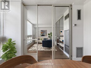 5 Kenneth Ave in Toronto, ON - Building Photo - Building Photo