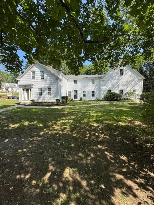 466 Center St in Hanover, MA - Building Photo