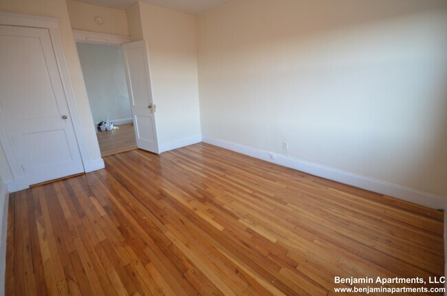 1626 Commonwealth Ave, Unit 30 in Boston, MA - Building Photo - Building Photo