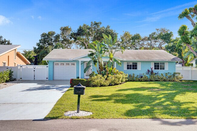 2587 Jaeger Dr in Delray Beach, FL - Foto de edificio - Building Photo