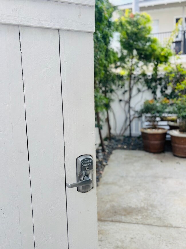 413 14th St, Unit B in Huntington Beach, CA - Foto de edificio - Building Photo