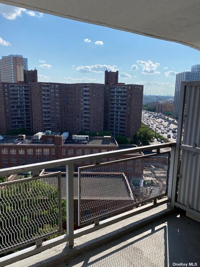 61-15 98th St-Unit -14N in Queens, NY - Building Photo - Building Photo