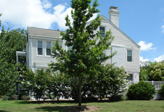 1937 Fairfield Dr in Raleigh, NC - Building Photo - Building Photo