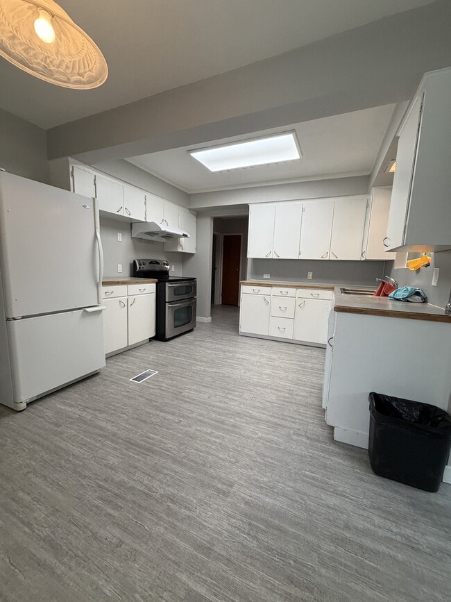 property at 10586-10127 127 St