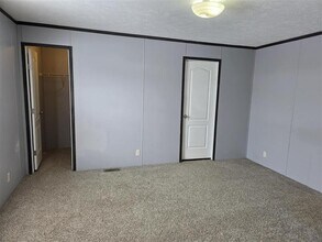 300 Bay Port Cir in Springport, MI - Building Photo - Building Photo