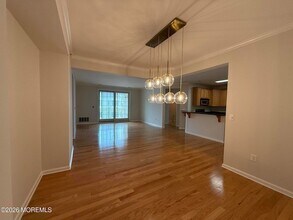 33 Cooper Ave, Unit 409 in Long Branch, NJ - Foto de edificio - Building Photo