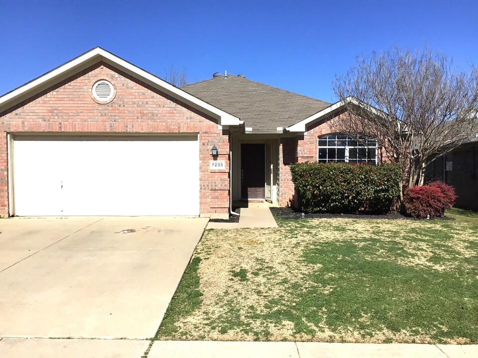 7233 Decoy Ln in Fort Worth, TX - Building Photo