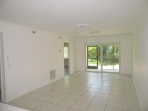 25050 Sandhill Blvd in Punta Gorda, FL - Building Photo - Building Photo