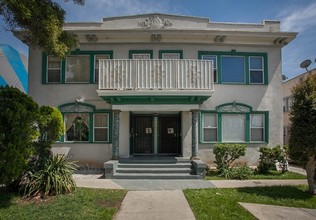 1648 S Wilton Pl in Los Angeles, CA - Foto de edificio - Building Photo