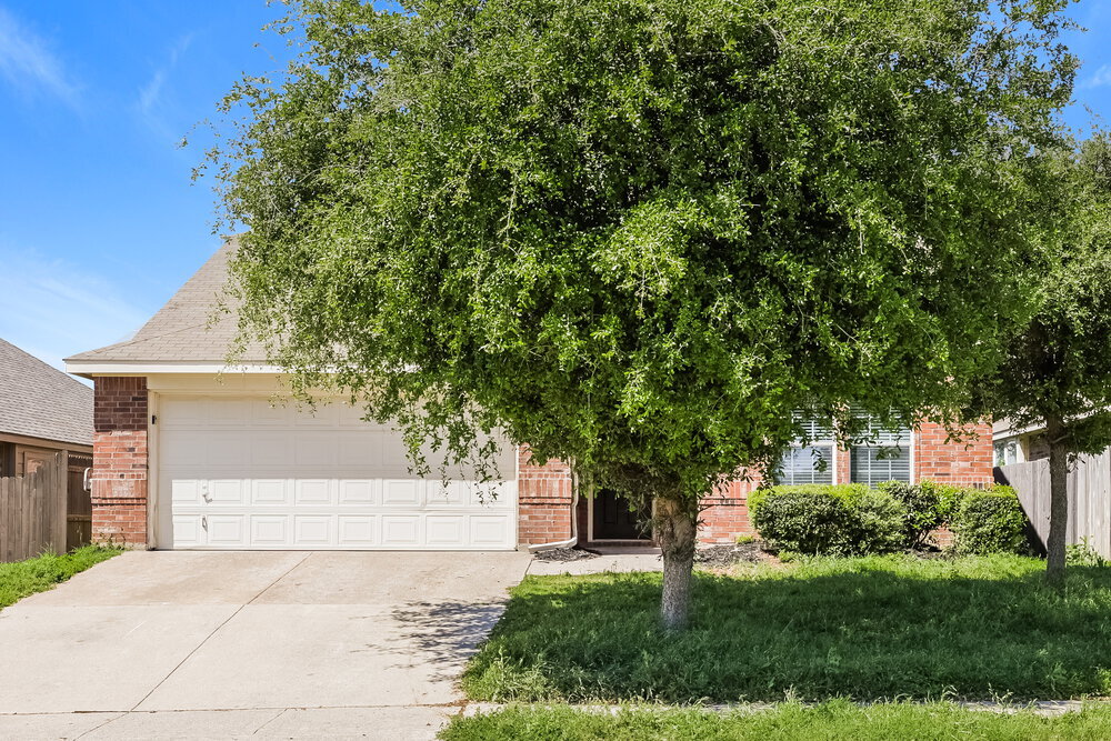 813 Loftin St in Crowley, TX - Building Photo