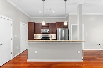 870 Inman Vlg Pkwy NE in Atlanta, GA - Building Photo - Building Photo