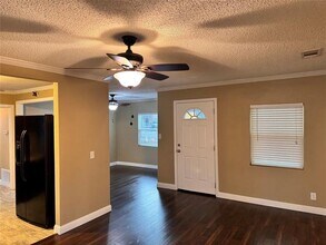 912 Iowa St in Irving, TX - Building Photo - Building Photo