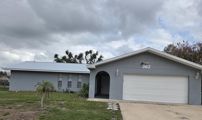 362 SE Thornhill Dr in Port St. Lucie, FL - Building Photo - Building Photo
