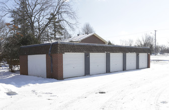 2200 W 98th St in Bloomington, MN - Building Photo - Building Photo