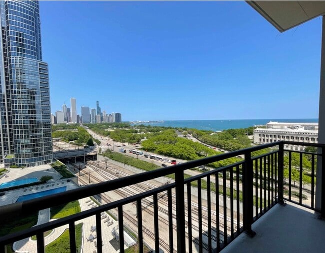 233 E 13th St, Unit 1503 in Chicago, IL - Building Photo - Building Photo