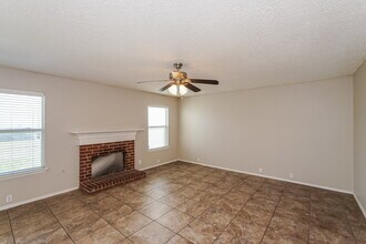 7001 Baybridge Dr in Arlington, TX - Building Photo - Building Photo