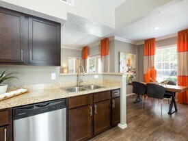1108 Enclave Pkwy in Houston, TX - Building Photo