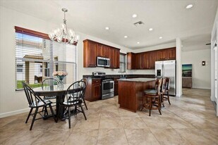 8203 Calterra Dr in Palm Beach Gardens, FL - Building Photo