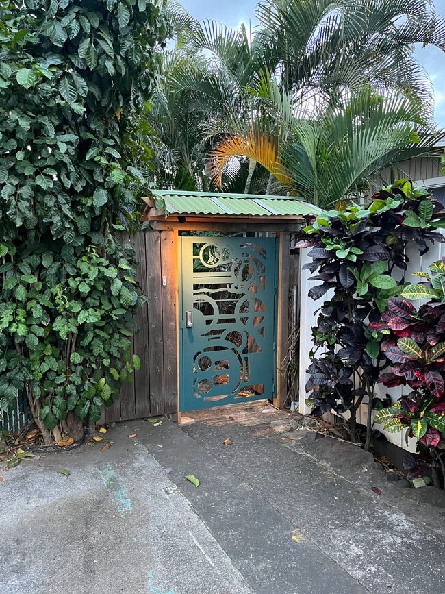 341B Lani Place, Unit B in Wailuku, HI - Building Photo - Building Photo