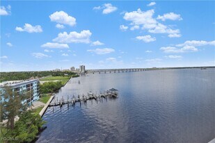 2743 First St in Ft. Myers, FL - Building Photo