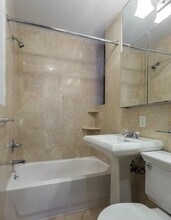326 E 35th St in New York, NY - Building Photo - Building Photo