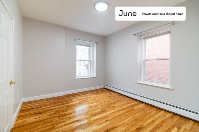 Room in Shared 3 bed/1 bath home in Boston, MA - Foto de edificio - Building Photo
