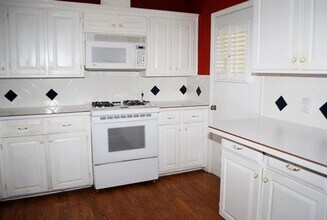 120 Sunnyvale Terrace in Hurst, TX - Building Photo - Building Photo
