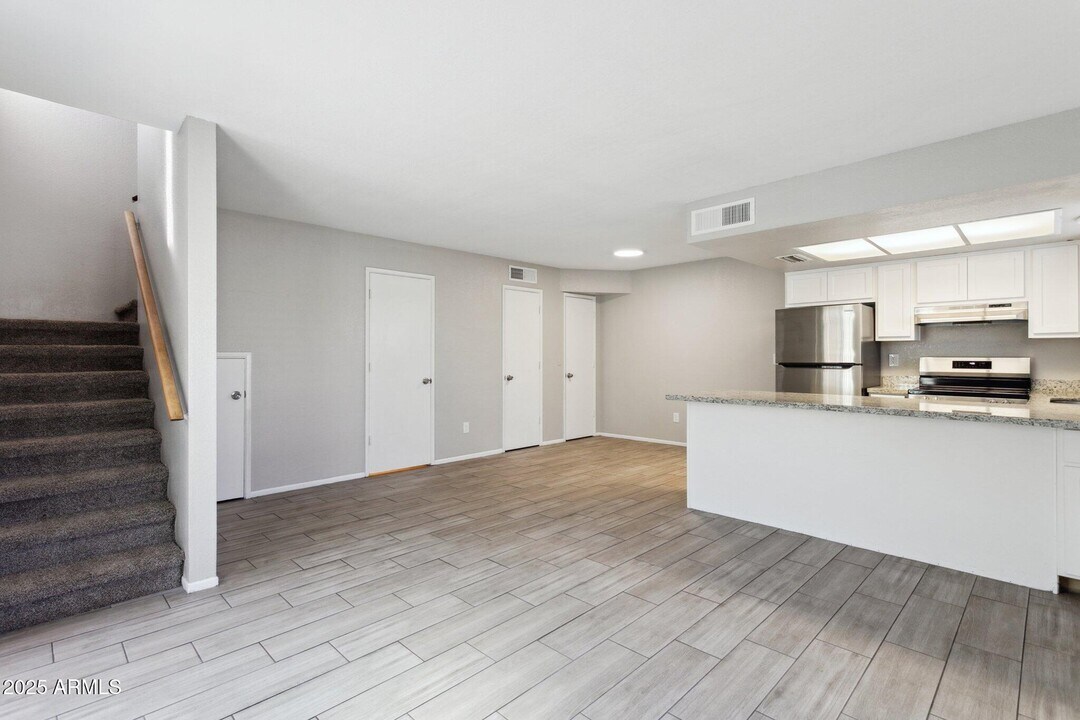 1426 E Mountain View Rd in Phoenix, AZ - Building Photo