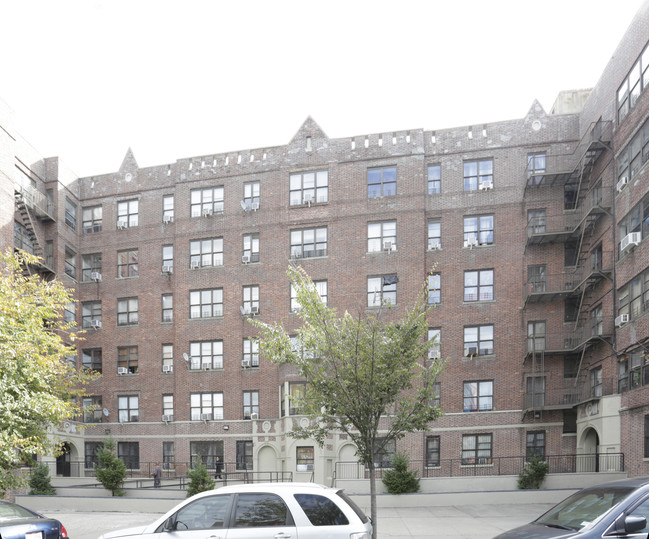 1700 Harrison Ave in Bronx, NY - Foto de edificio - Building Photo