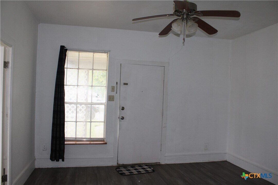 1306 S 45th St in Temple, TX - Foto de edificio