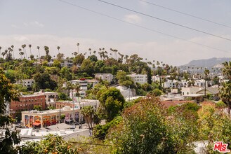 1423 Elevado St in Los Angeles, CA - Building Photo - Building Photo