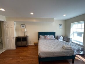 7247 Charles St, Unit Basement in Philadelphia, PA - Foto de edificio - Building Photo