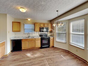 7181 Candlestone Dr in Reynoldsburg, OH - Foto de edificio - Building Photo