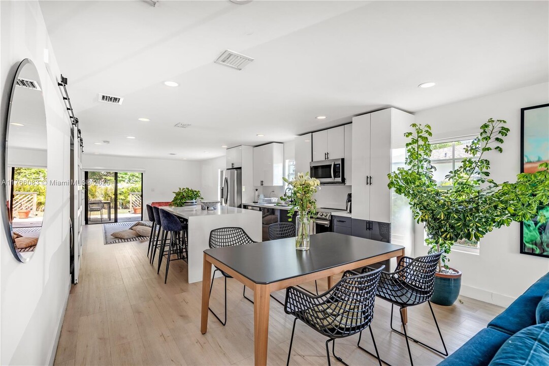 407 NW 45th St in Miami, FL - Building Photo