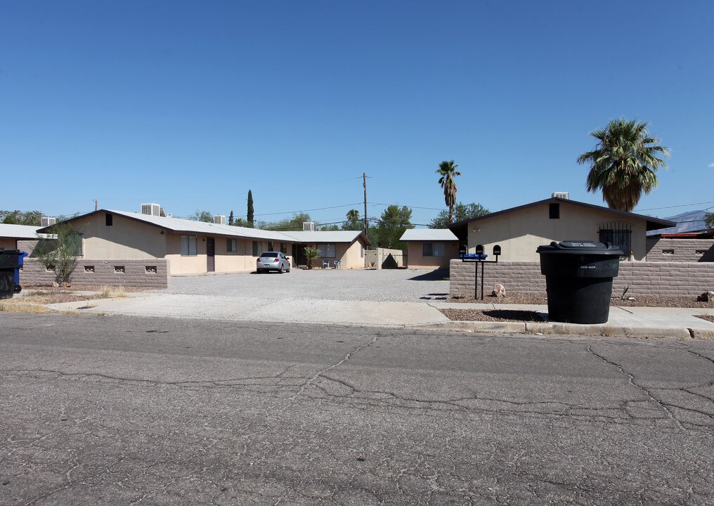 1733-1737 E 13th St in Tucson, AZ - Foto de edificio