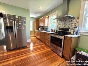 23-25 Fuller St. Unit 1 in Waltham, MA - Foto de edificio - Building Photo