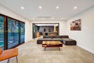 4660 SW 37th Ave in Fort Lauderdale, FL - Building Photo - Building Photo