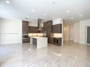 11843 SW 81st Rd in Miami, FL - Building Photo - Building Photo