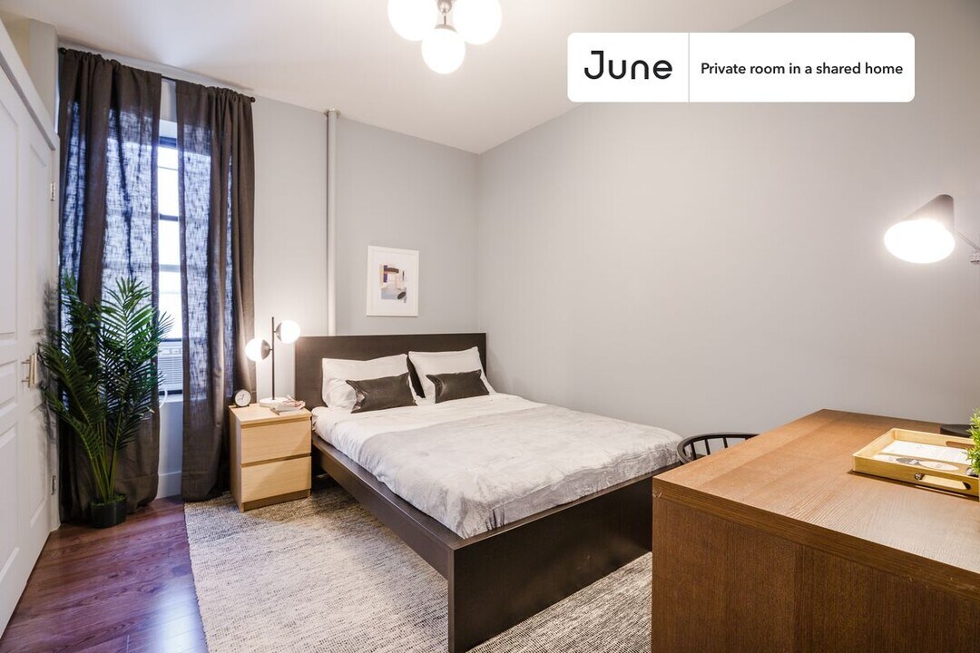 Private bedroom in 5 bed/2 bath Home in New York, NY - Building Photo