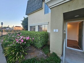 6501 Vanalden Ave in Reseda, CA - Building Photo - Building Photo